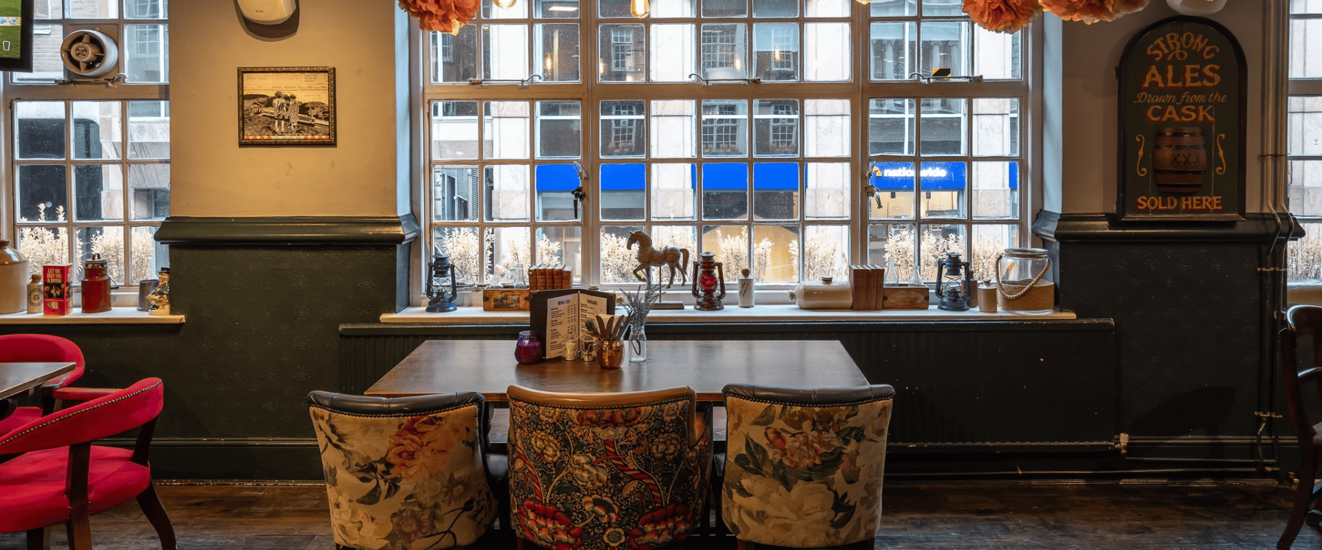 Interior of Three Tuns Aldgate
