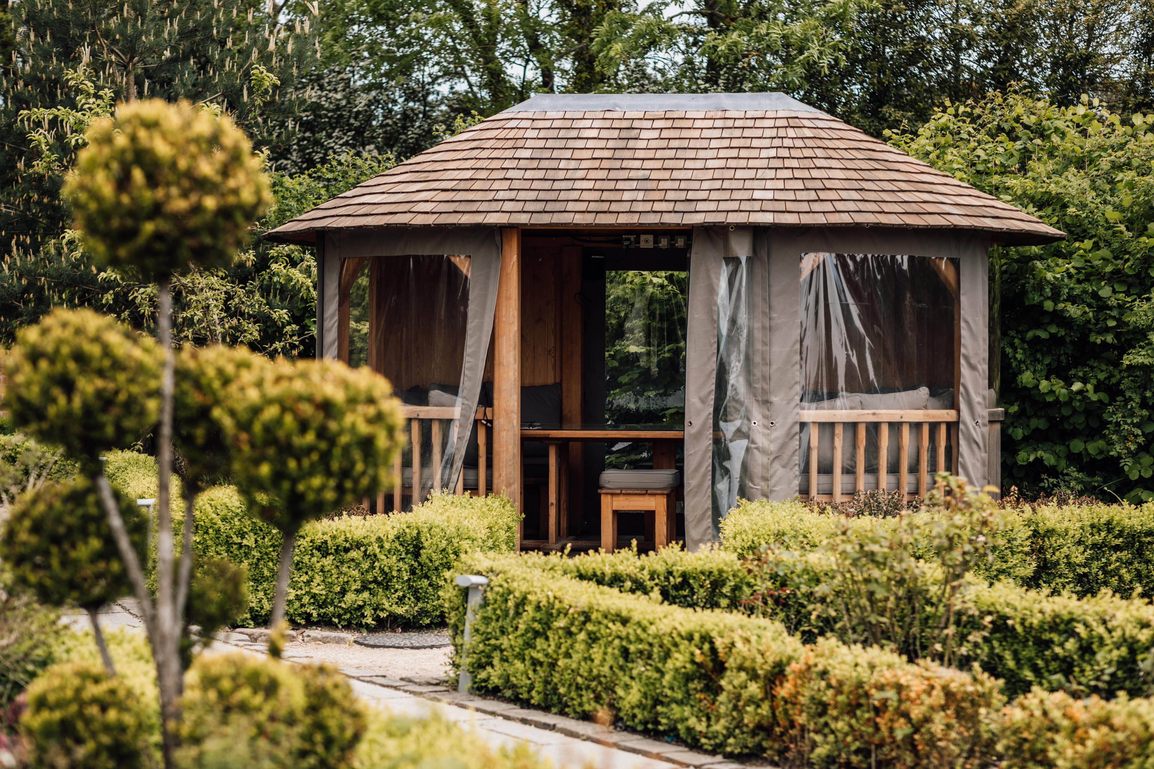 Outdoor dining whatever the weather