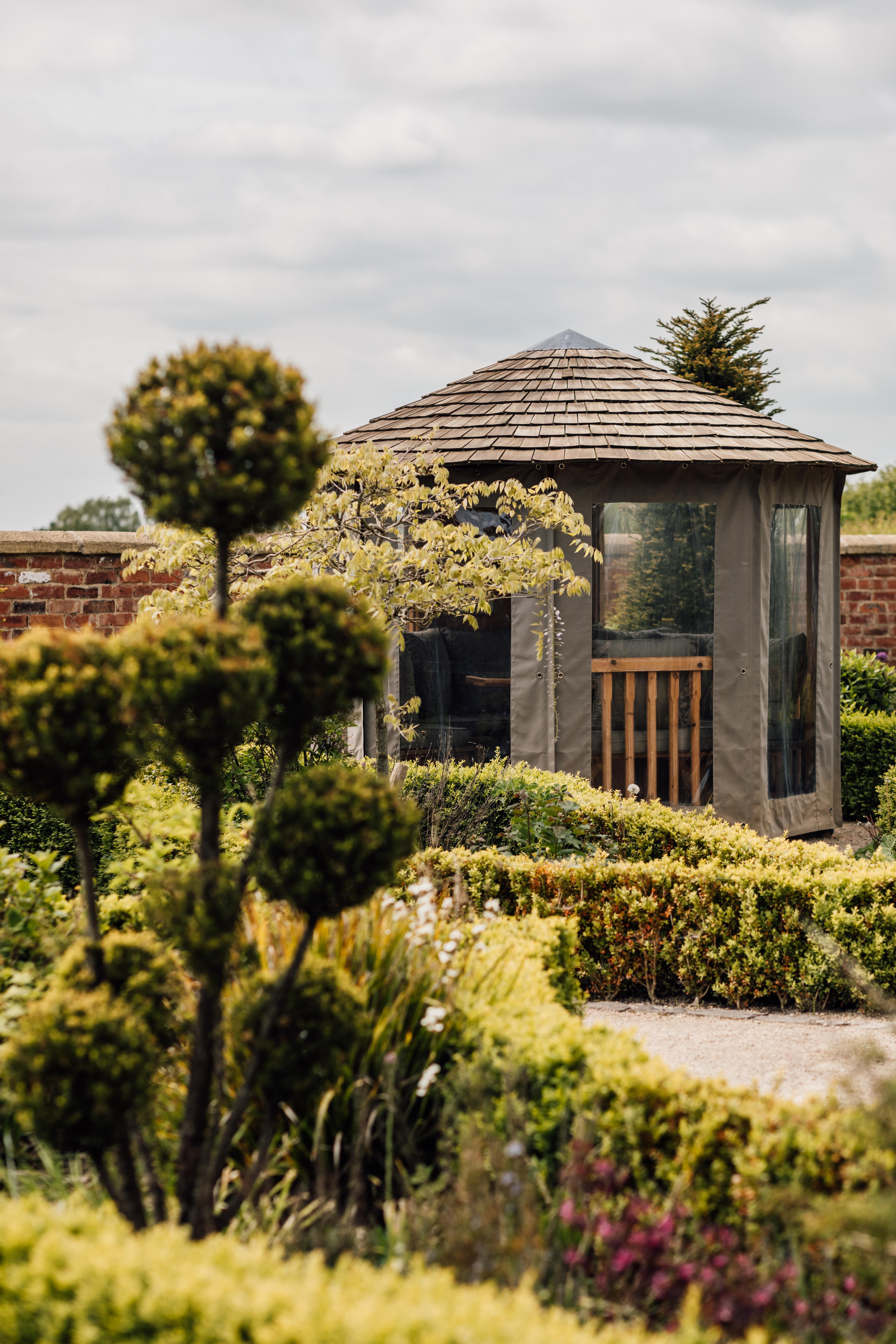 Outdoor Dining Pods