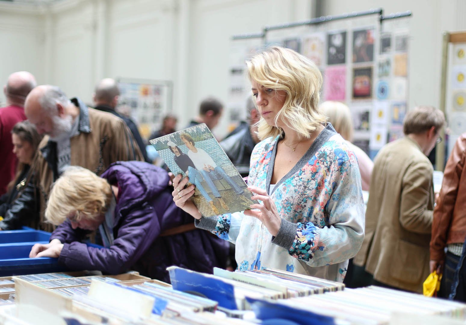 Guest perusing records