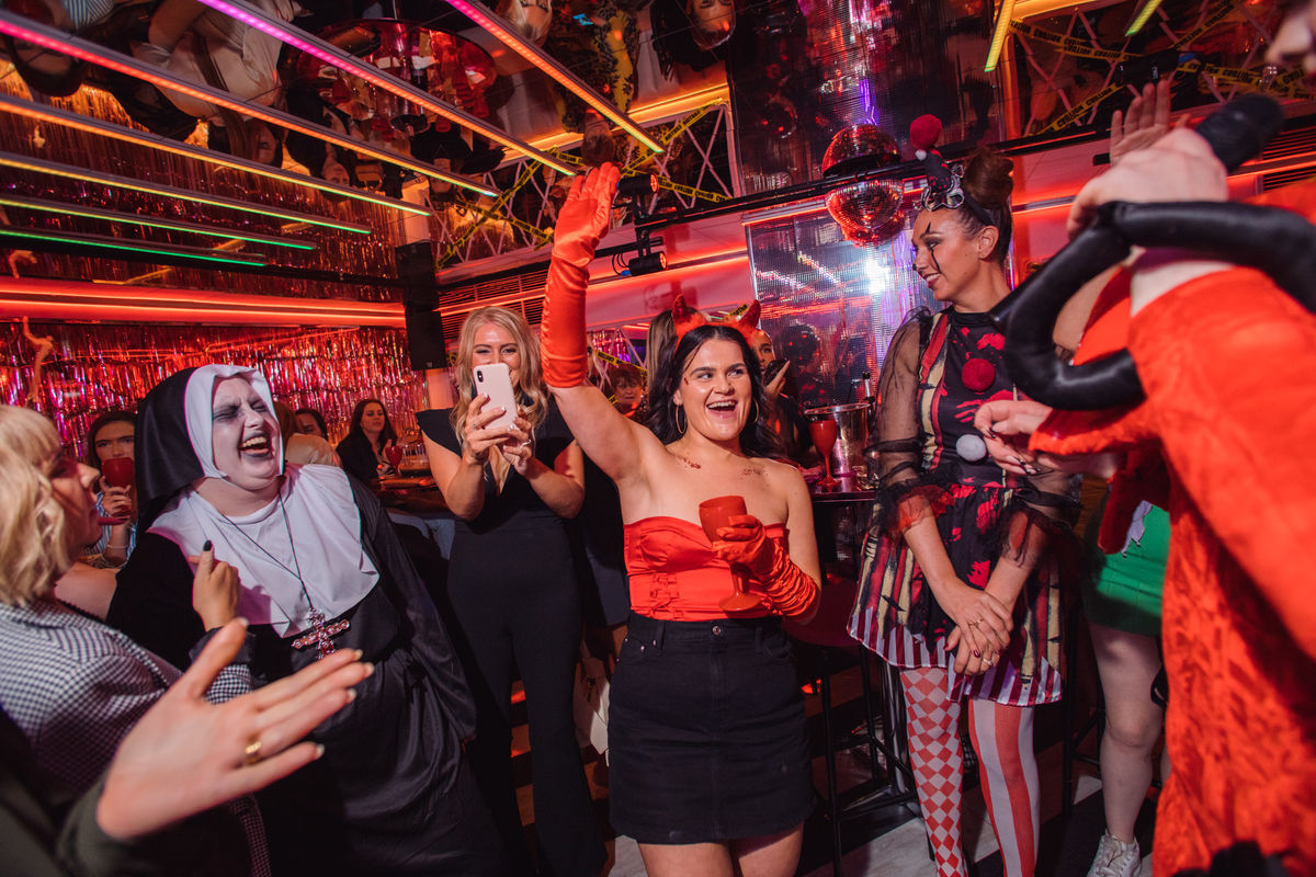 Halloween celebrations in Tonight Josephine